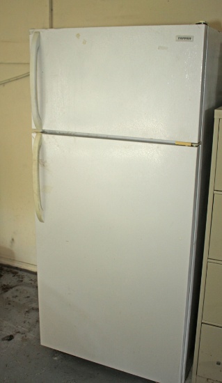 18 CU. FT. Tappan Frost Free Refrigerator