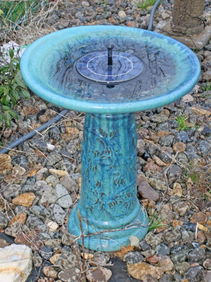 Birdbath w/ Bubbling Fountain