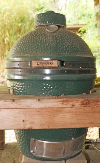 Big Green Egg Ceramic Cooker - Smoker