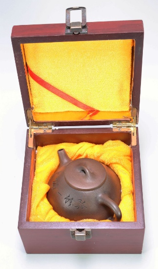 Chinese Earthenware Teapot W/Wooden Box