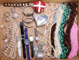 Fashion Jewelry/Watches & 2 Heart Shaped Ring Holders