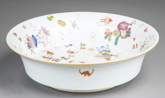 Chinese Famille Rose Basin