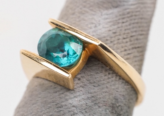 14k  Gold Ring w/ Emerald Colored Stone, Sz. 5, 4.7  grams