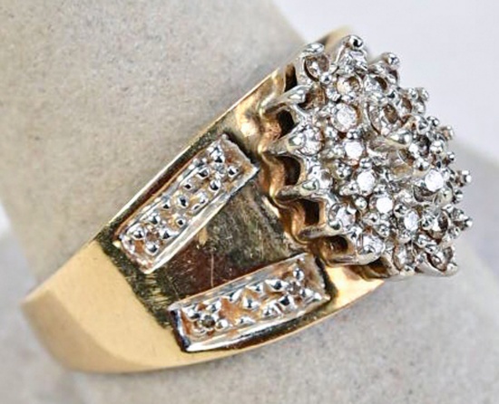 10k Ring w/ Diamonds, 6.3 Grams, Size 11
