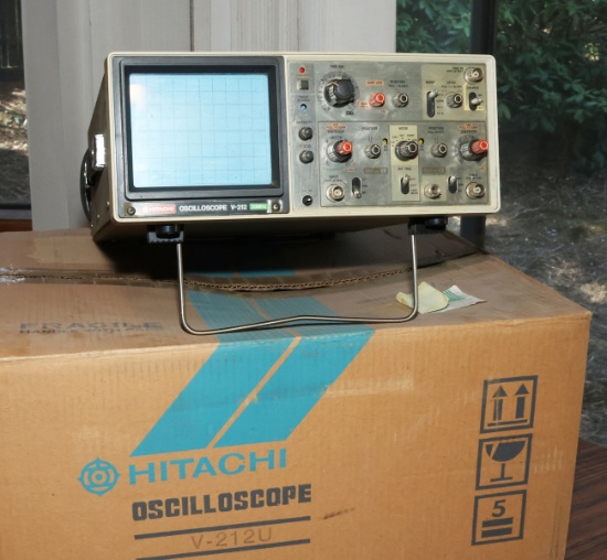 Hitachi V-2120 Oscilloscope