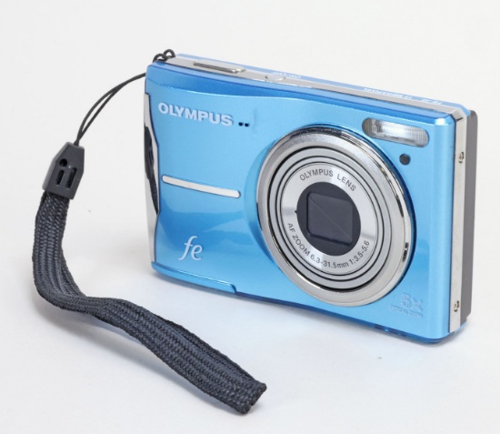 Olympus FE-46 5x Digital Camera w/ Memory Card & Case