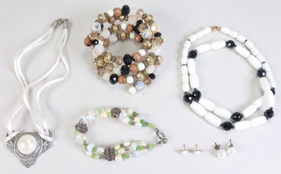 Jewelry Bundle – Necklace, Bracelets & Earrings