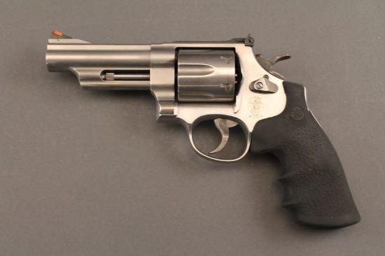 handgun SMITH & WESSON MODEL 629-6 .44CAL REVOLVER