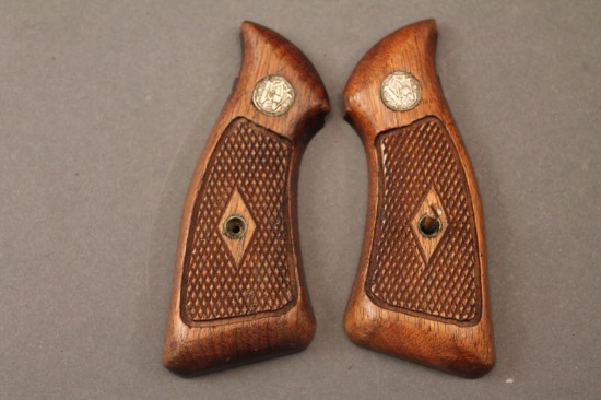 SMITH & WESSON J FRAME SQUARE BUTT DIAMOND GRIPS