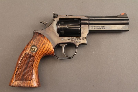 handgun DAN WESSON MODEL 15-2, 357 MAG REVOLVER