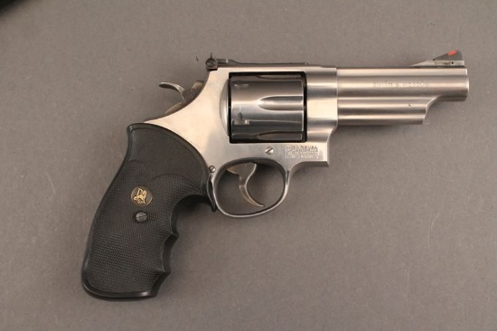 handgun SMITH & WESSON MODEL 629-6, .44CAL REVOLVER