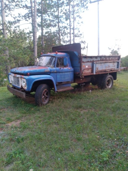 1967 Ford -600 -  dump truck