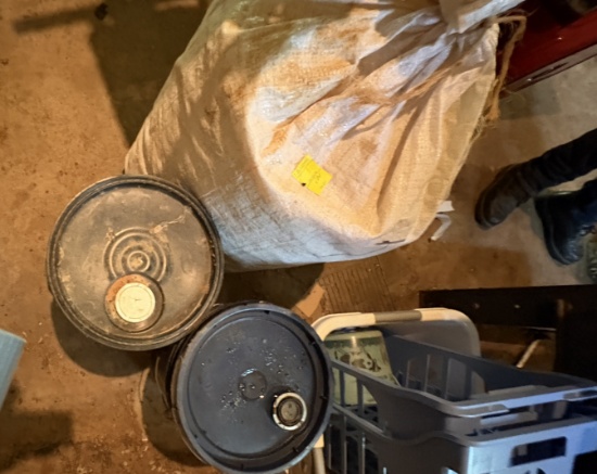 hyd oil pails