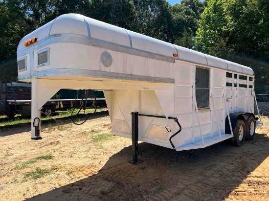 1998 Ponderosa 16GN Horse Trailer