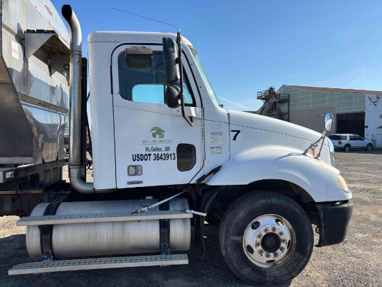 2005 Freightliner Columbia 120  Caterpillar C15 ACERT, 500 HP, 10-Speed Eaton Fuller