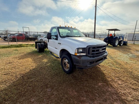 2004 Ford F-550 XL Super Duty Regular Cab Dually 4x4  6.0L Power Stroke Diesel, 166K Miles