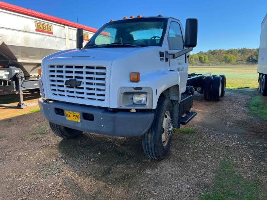2005 Chevrolet C8500 with 7.8L Duramax Diesel Engine and Eaton Fuller Transmission