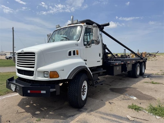 2000 Sterling L9513 Winch Truck