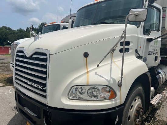Mack CXU Tender Truck