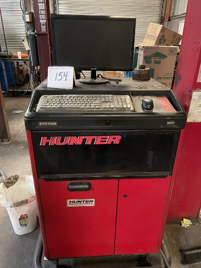 Hunter R811 Alignment Machine w/ DSP600 and RX12-XL-12000 Drive on Lift, and Alignment Heads