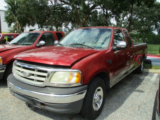 2000 F150 Extra Cab Long Bed, Cloth Interior, 4.6 V8, 90,967 Miles (Cracked Windshield)