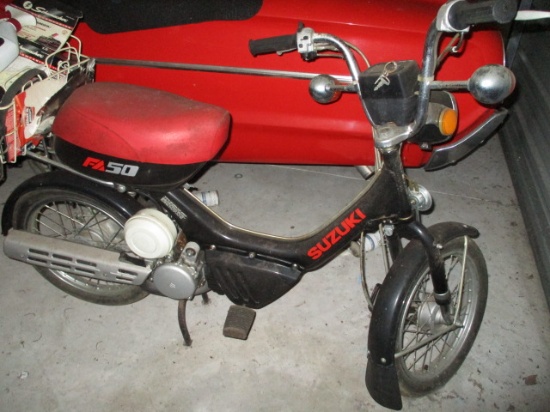 Suzuki Scooter (red)