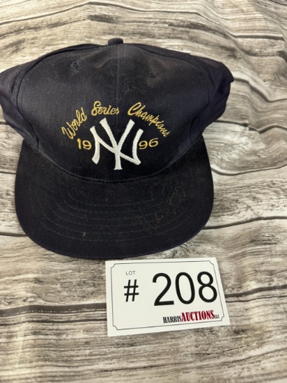 Wade Boggs Signed Hat (96 Yankees)