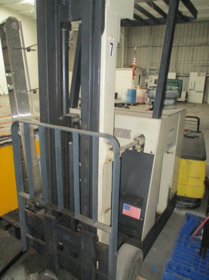 30RCTT Crown Electric Forklift