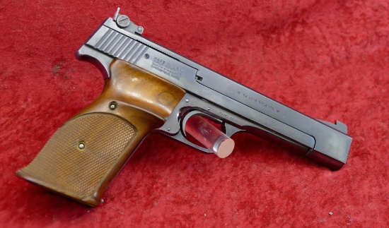 Smith & Wesson Model 41 22 cal. Target Pistol