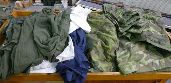 Lot of Misc. US Military Clothing Items (C4)