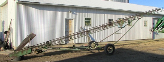 35 Green bale elevator on cart