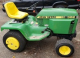 JD 322 Riding Lawn Tractor
