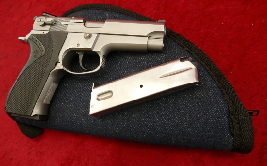 Smith & Wesson Model 5906 9mm Pistol