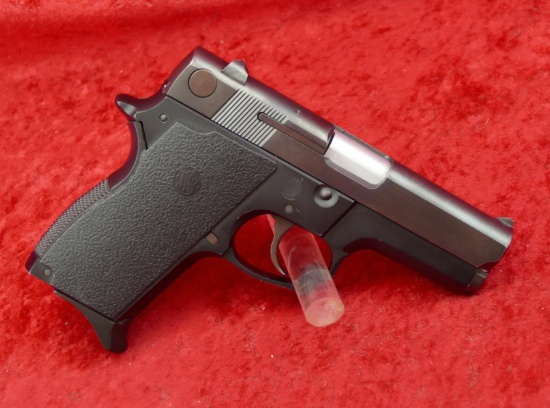 Smith & Wesson Model 469 9mm Pistol