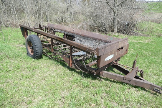 New Idea Manure Spreader for Salvage