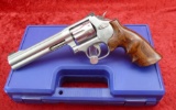 Smith & Wesson 617-4 10 Shot 22 cal Revolver