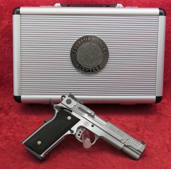 Smith & Wesson Performance Center Model 945