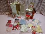 Vintage Brunette Skipper With 1963 Susy Goose Bedroom Set Of Furniture, Huge Layette Of Clothing, Re