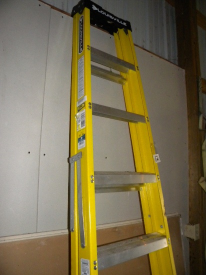 Louisville 8 Ft Fiber Step Ladder.