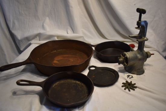 Skillet, 12"d; Skillet 7 1/2"; Skillet 7"; Egg Flat 5", Wagner, Merit.