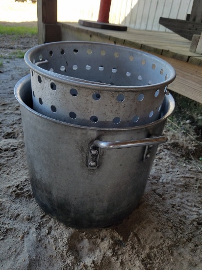 Small Alumunin Pot W/ Basket