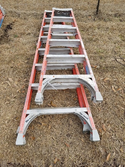 (1) 8ft & (1) 6ft Fiberglass Ladders