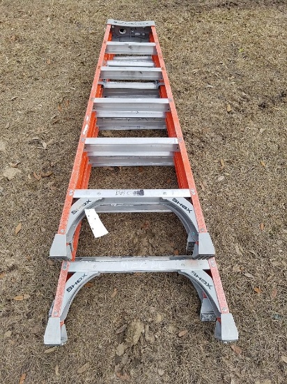 (1) 8ft & (1) 6ft Fiberglass Ladders