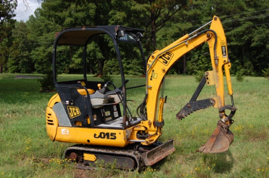 2004 JCB 8015