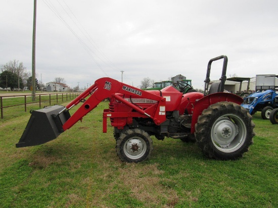 Mahindra 3525 Tractor w/loader