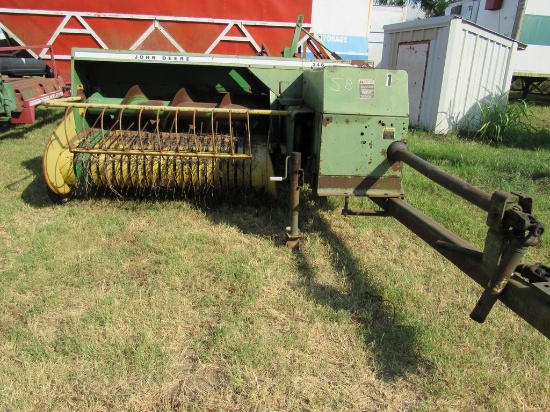 John Deere 346 Baler