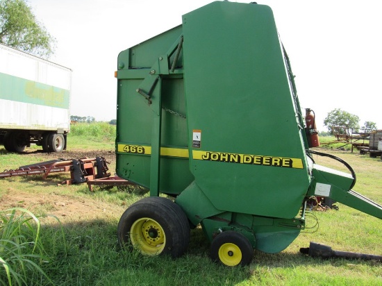 John Deere 466  baler w/Monitor