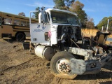 Freightliner tractor truck NO TITLE (Salvage)