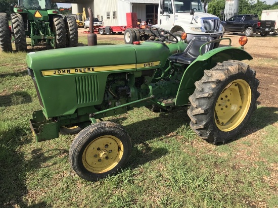 JD 850 diesel tractor