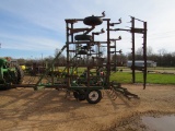 John Deere 1010 Field Cultivator 32'